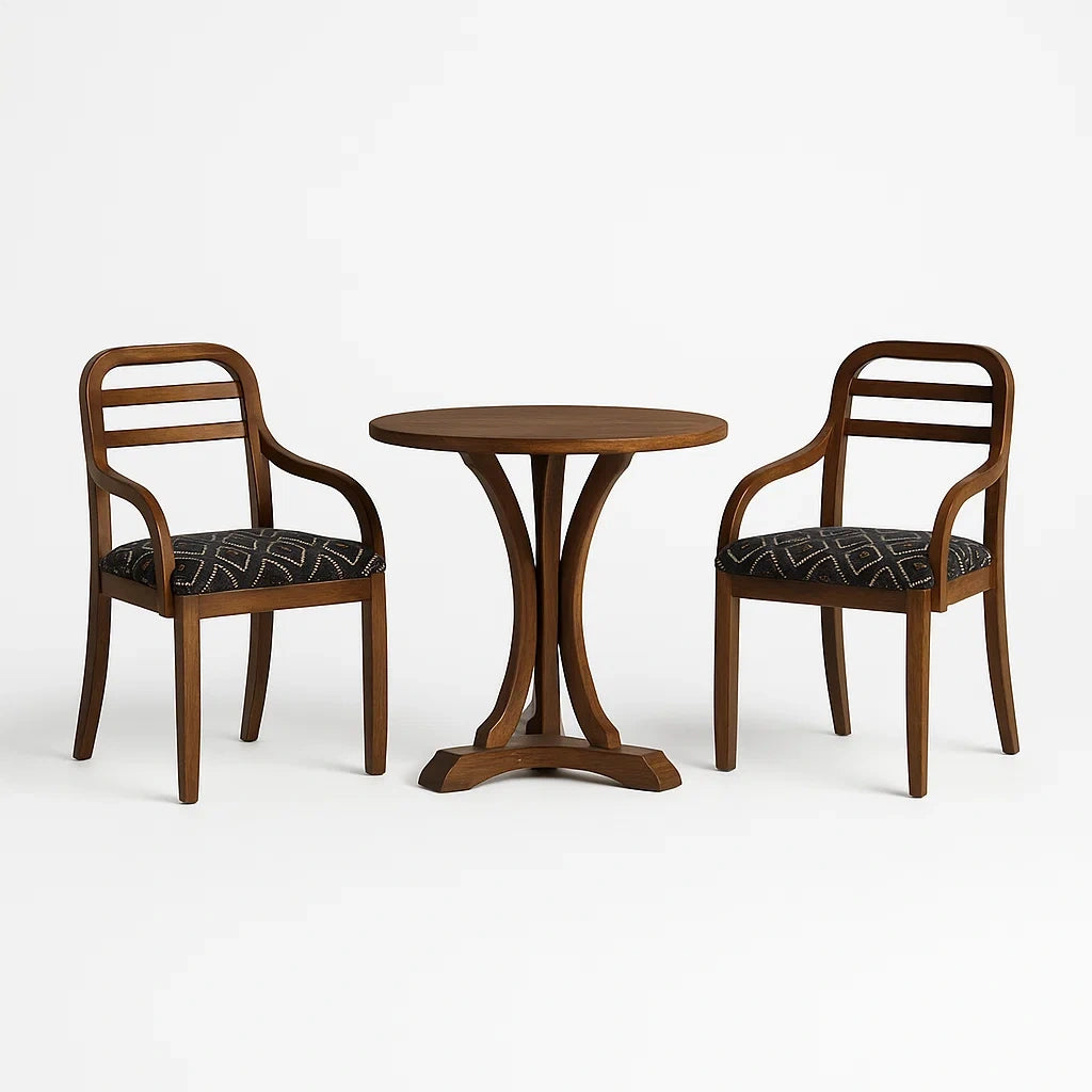 Ensemble bistrot en bois avec deux chaises en tissu géométrique