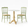 Ensemble bistrot avec table ronde en marbre et chaises en bois vert