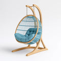 Fauteuil œuf suspendu en bois avec coussin bleu